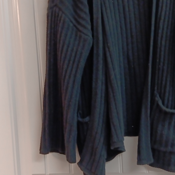 AE Sweater - Picture 7 of 8